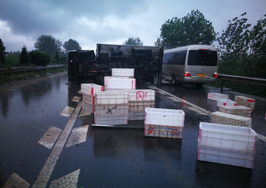 ����·�����l(f��)�¹ʣ�С��؛܇��(c��)�����ٹ�·