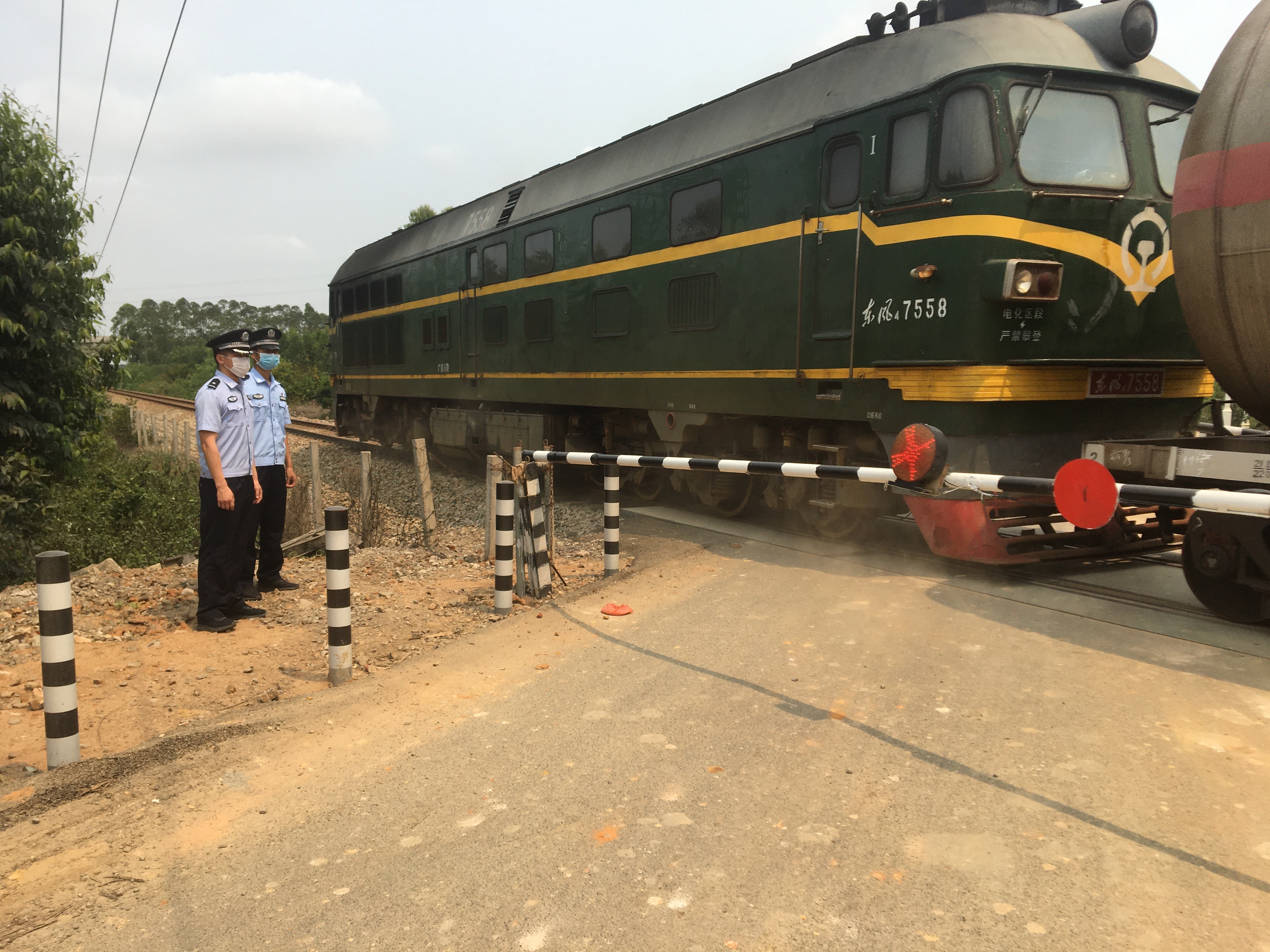 �F����������(qi��ng)���O(ji��n)�ܴ_�������¹���l(f��)��