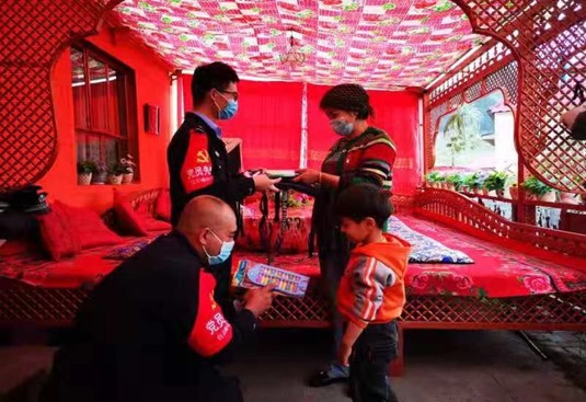 ����һ����ͯ��(ji��)ο��(w��n)ؚ����ͯ���M(j��n) ������һ�ҡ��~(y��)ˮ����